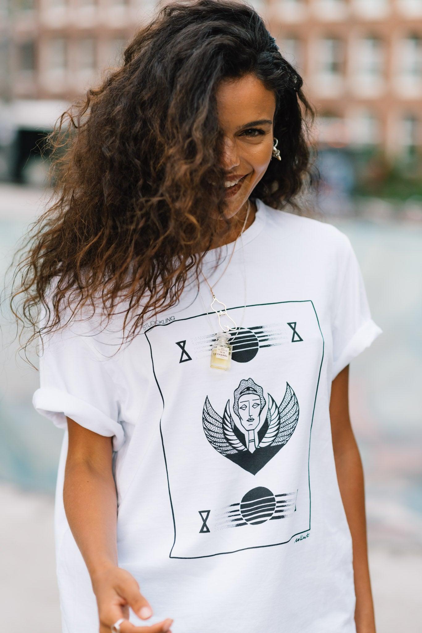 Diosa de la camiseta de fauna