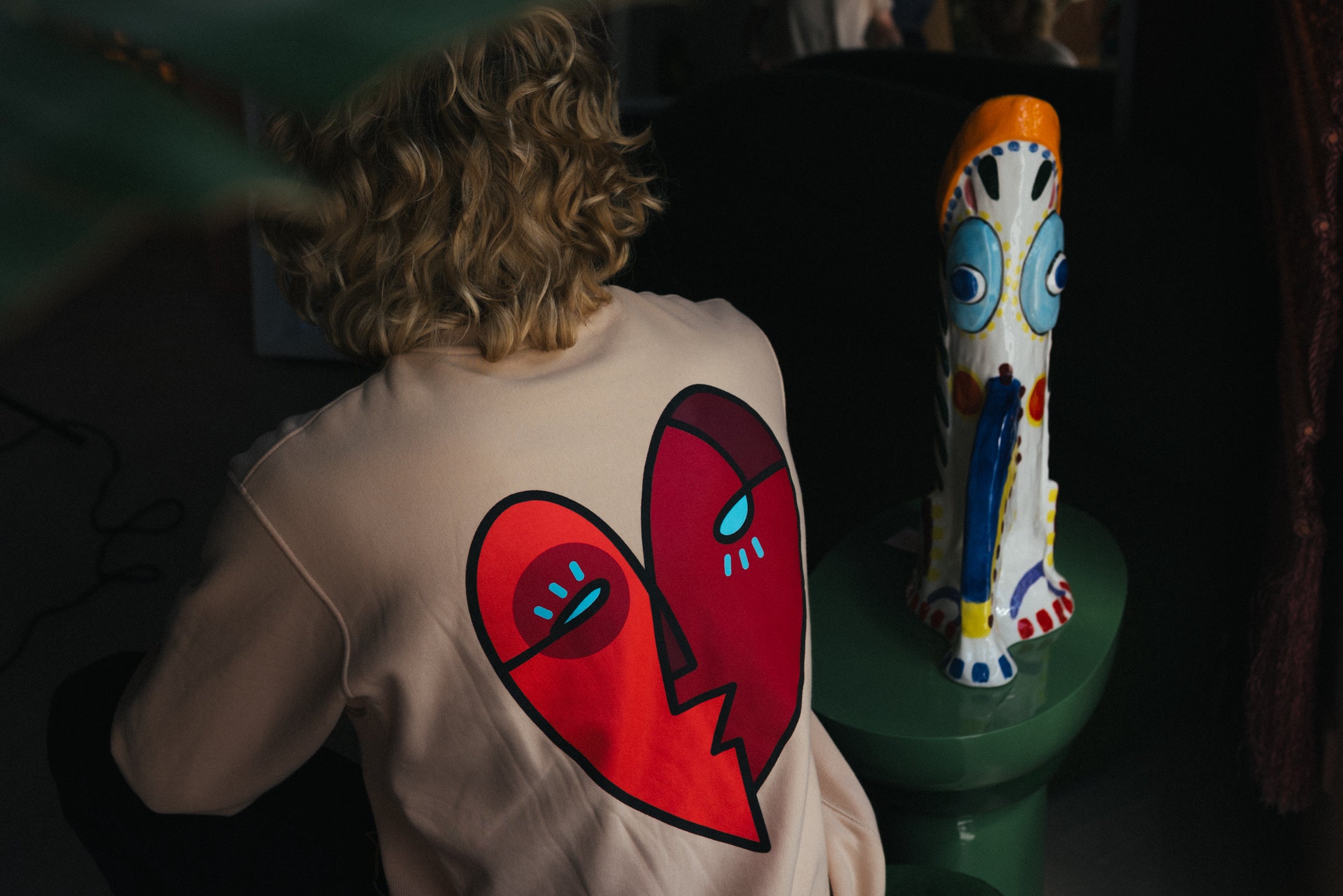 Sweater de corazón gamuza