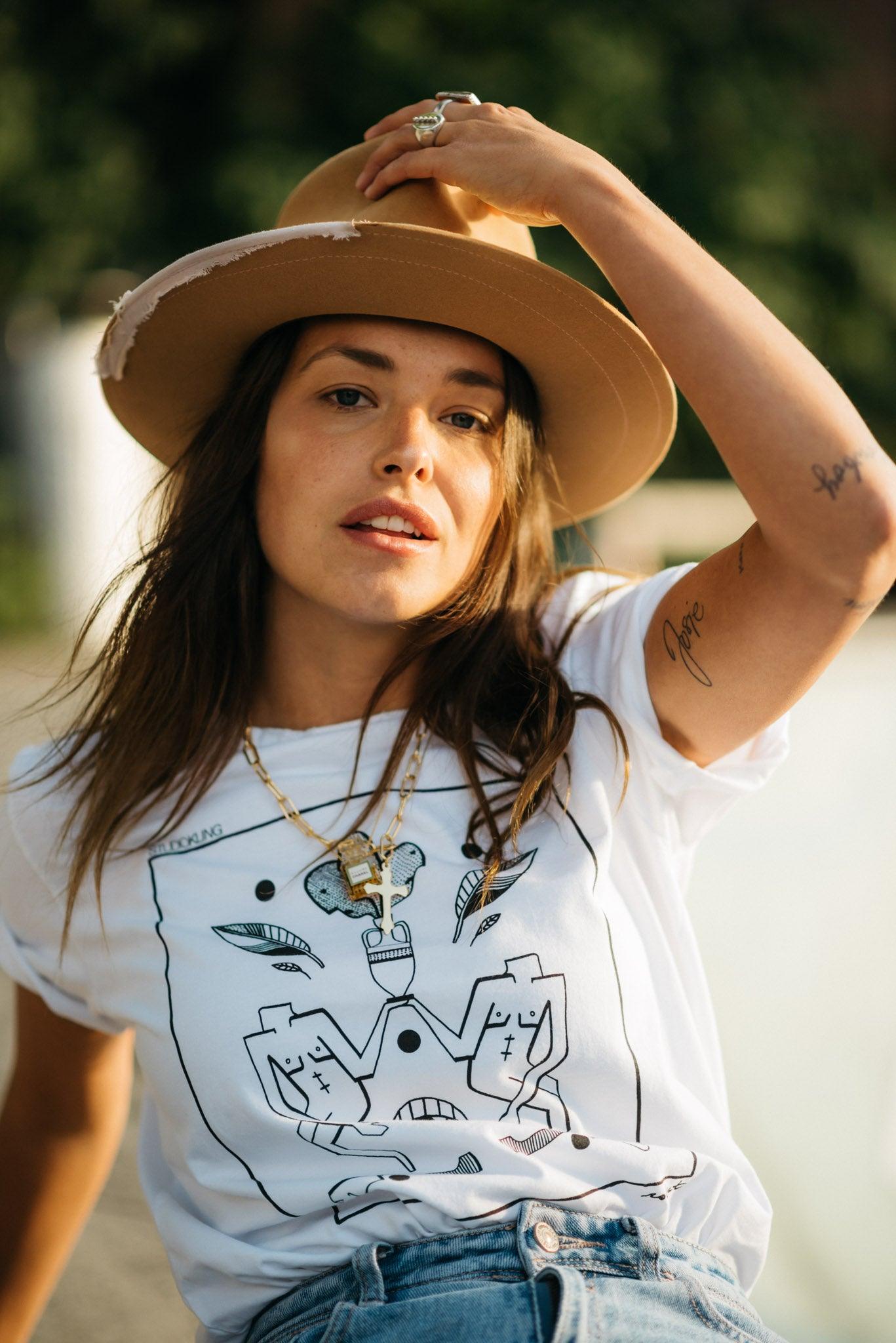 Diosa de la camiseta de fauna